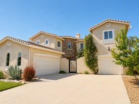 31880 Corte San Pablo in Winchester, CA - Building Photo