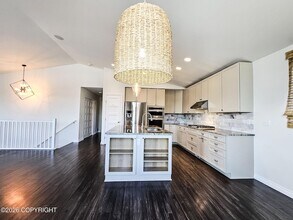 1022 Northpointe Bluff Dr in Anchorage, AK - Building Photo - Building Photo