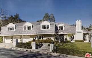 17535 Camino De Yatasto in Los Angeles, CA - Building Photo