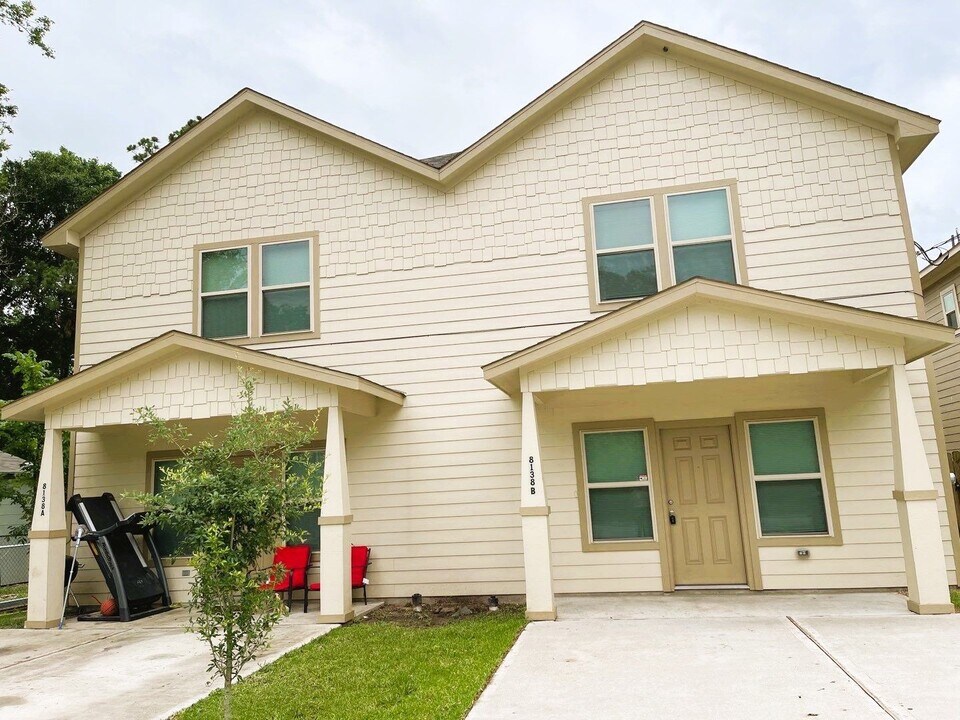 8138 Gallahad St in Houston, TX - Foto de edificio