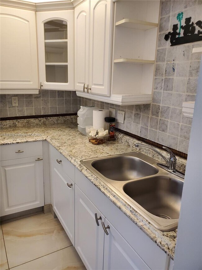 1420 Atlantic Shores Blvd in Hallandale Beach, FL - Building Photo - Building Photo