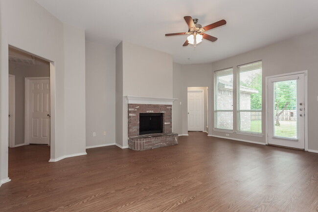 1542 Reynolds St in Lancaster, TX - Building Photo - Building Photo