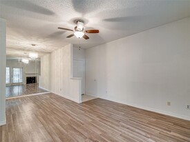 3607L W Northgate Dr, Unit 114 in Irving, TX - Building Photo