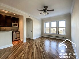 4616 N Paulina St, Unit 107 in Chicago, IL - Building Photo