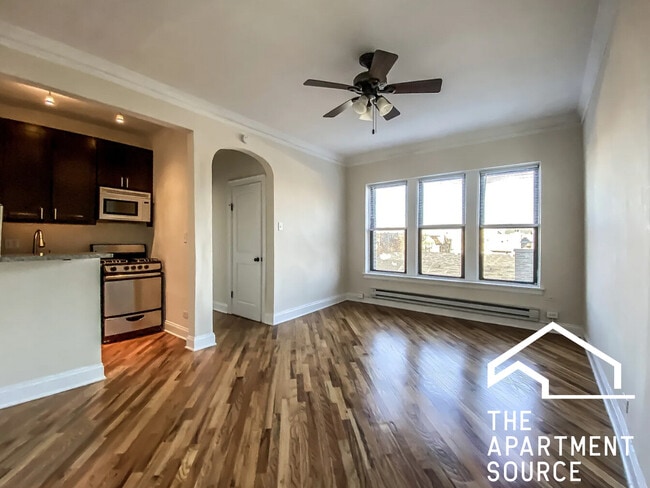 4616 N Paulina St, Unit 107