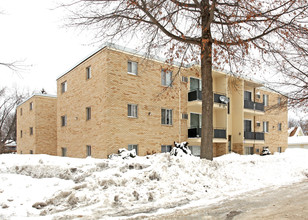 Hoyt Avenue Apartments in St. Paul, MN - Building Photo - Building Photo