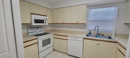 2516 56th Ave E in Bradenton, FL - Building Photo - Building Photo