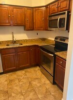 835 Garrett Ln, Unit 1B in Springfield, PA - Building Photo