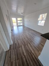 5266 NW 24th Ave-Unit -A in Miami, FL - Foto de edificio - Building Photo