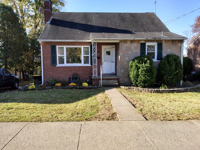 136 S 3rd St, Unit B