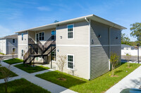 915 Ariana- brand new units! in Lakeland, FL - Building Photo - Building Photo