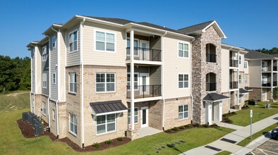 The Groves at 421 in Lillington, NC - Foto de edificio - Building Photo