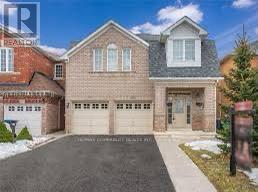 66 McCrimmon Dr in Brampton, ON - Building Photo