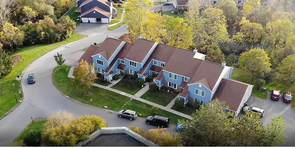 83 West in West Bloomfield, MI - Foto de edificio