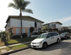 10239 Darby Ave in Inglewood, CA - Building Photo - Building Photo