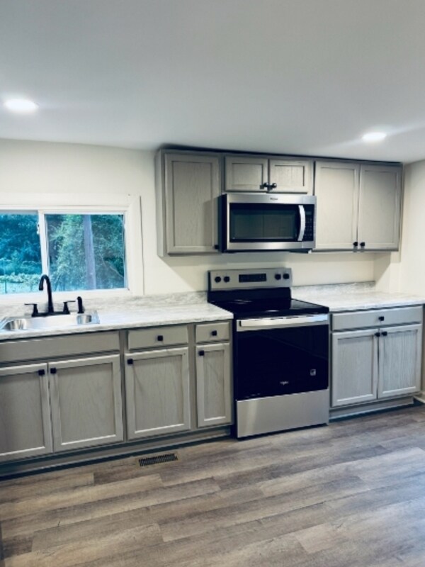property at 1450 Maplewood Dr