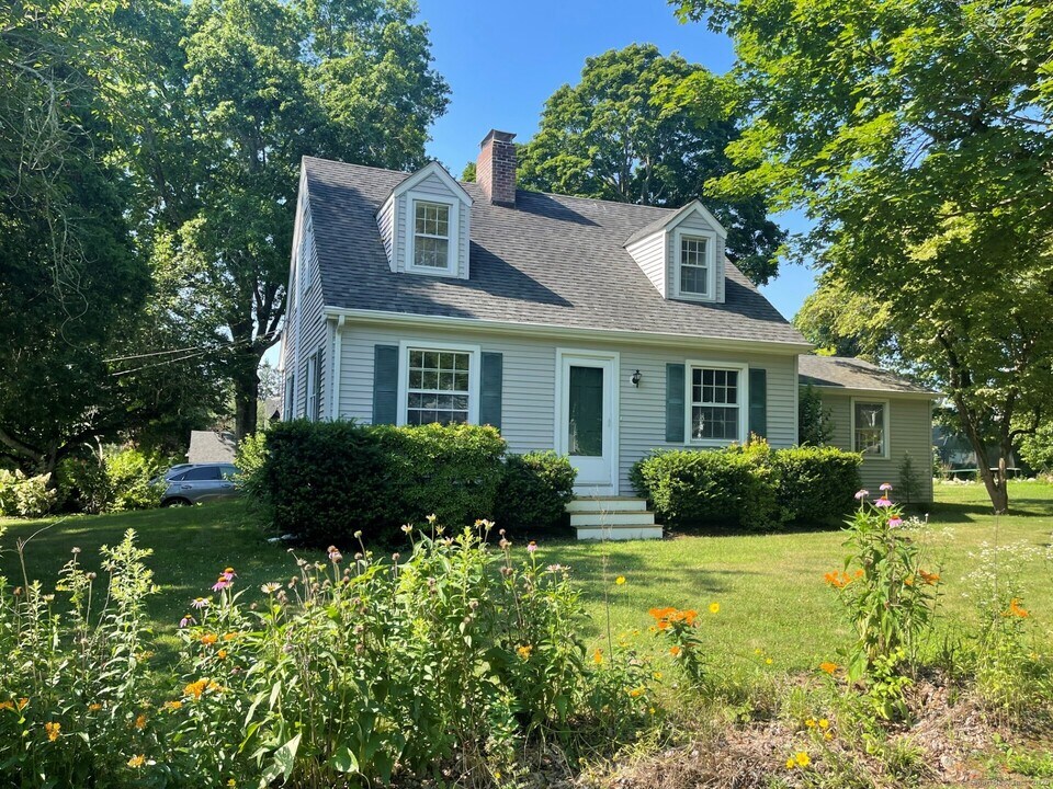 99 Bay View Ave in Groton, CT - Building Photo