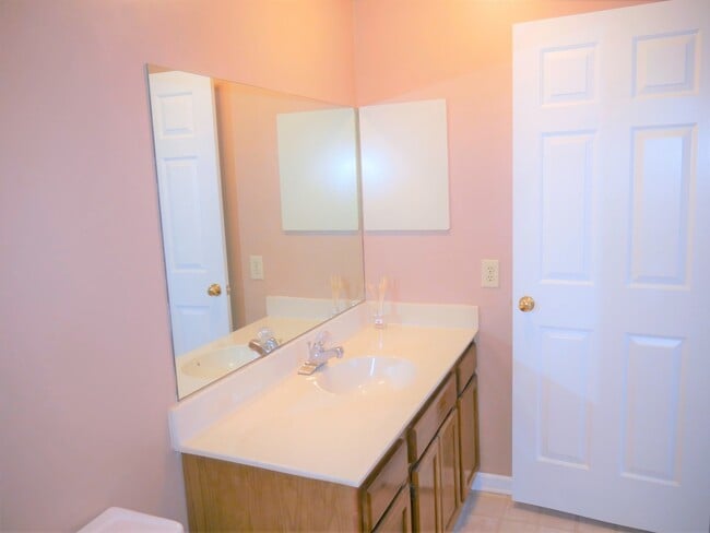 4001 Whirlaway Ct in Clemmons, NC - Building Photo - Building Photo
