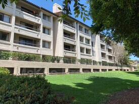 5645 Friars Rd in San Diego, CA - Building Photo