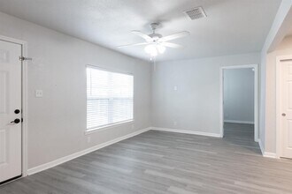 1445 Hillview Ave in New Braunfels, TX - Building Photo - Building Photo