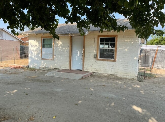 919-935 E Cleo Ave in Porterville, CA - Building Photo - Building Photo
