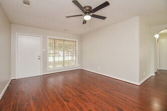 10403 Royal Oaks Dr in Houston, TX - Building Photo - Building Photo