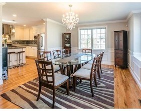 50 Matthew Ln in Waltham, MA - Foto de edificio - Building Photo