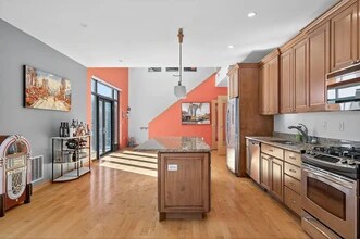 3104 W Lake St, Unit 405 in Minneapolis, MN - Foto de edificio - Building Photo