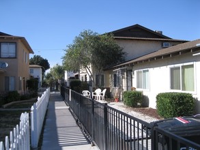 1250 Valencia Ave in Hemet, CA - Foto de edificio - Building Photo