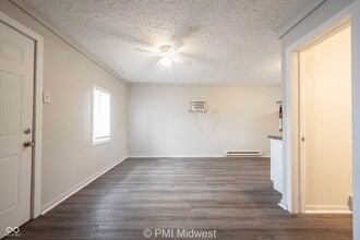 2142 W US Hwy 40 in Greenfield, IN - Building Photo - Building Photo