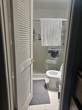 209 Sandy Cir in South Daytona, FL - Foto de edificio - Building Photo