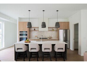 100 West Dr in Excelsior, MN - Building Photo - Building Photo