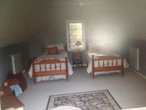 1241 Locust Ave in Arbutus, MD - Foto de edificio - Building Photo