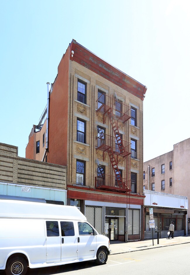 137 S Fourth Ave in Mount Vernon, NY - Foto de edificio - Building Photo