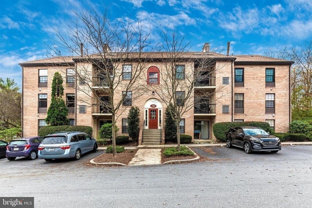 321 Washington Pl in Chesterbrook, PA - Building Photo