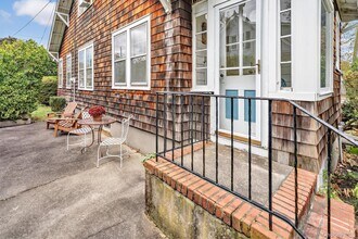 489 Elton St in Riverhead, NY - Foto de edificio - Building Photo