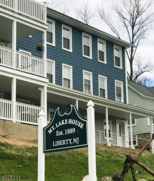 property at 144 Lakeside Dr W