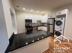 3230 N Clark St in Chicago, IL - Building Photo