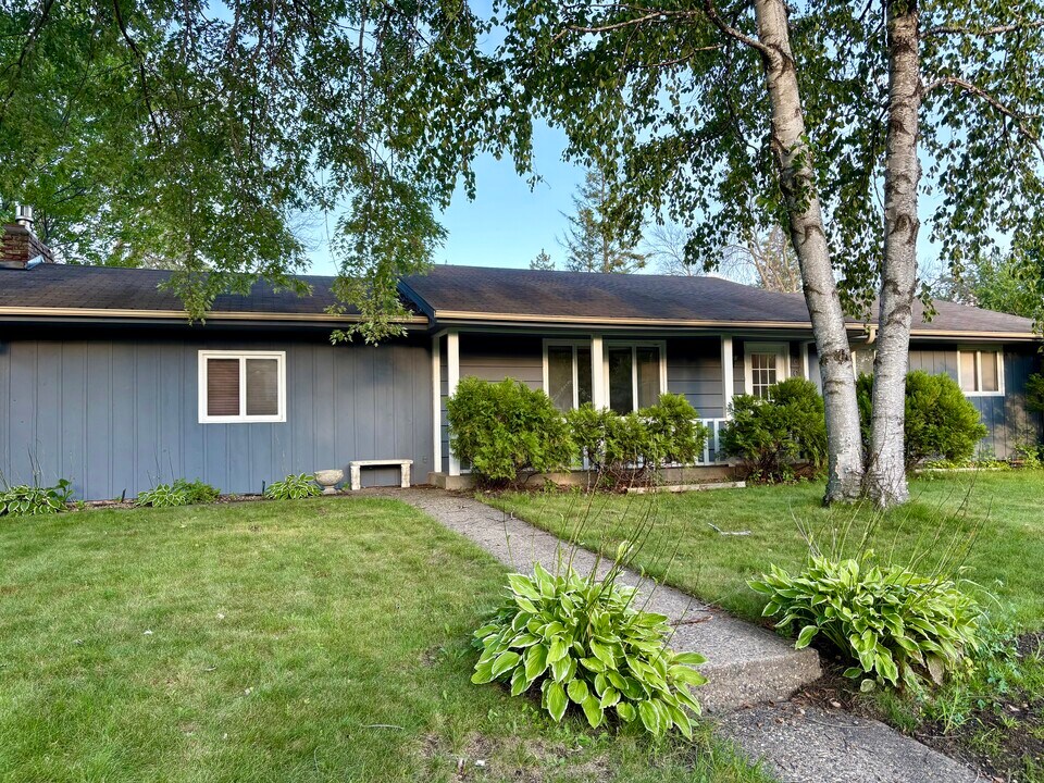 7603 Huron Ave in Chanhassen, MN - Building Photo