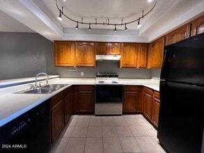 2201 W Union Hills Dr-Unit -223 in Phoenix, AZ - Foto de edificio - Building Photo