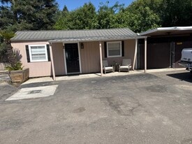 561 W Behymer Ave in Clovis, CA - Building Photo