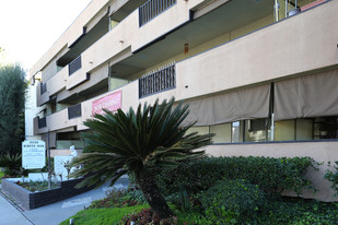 Encino Voltaire Apartments