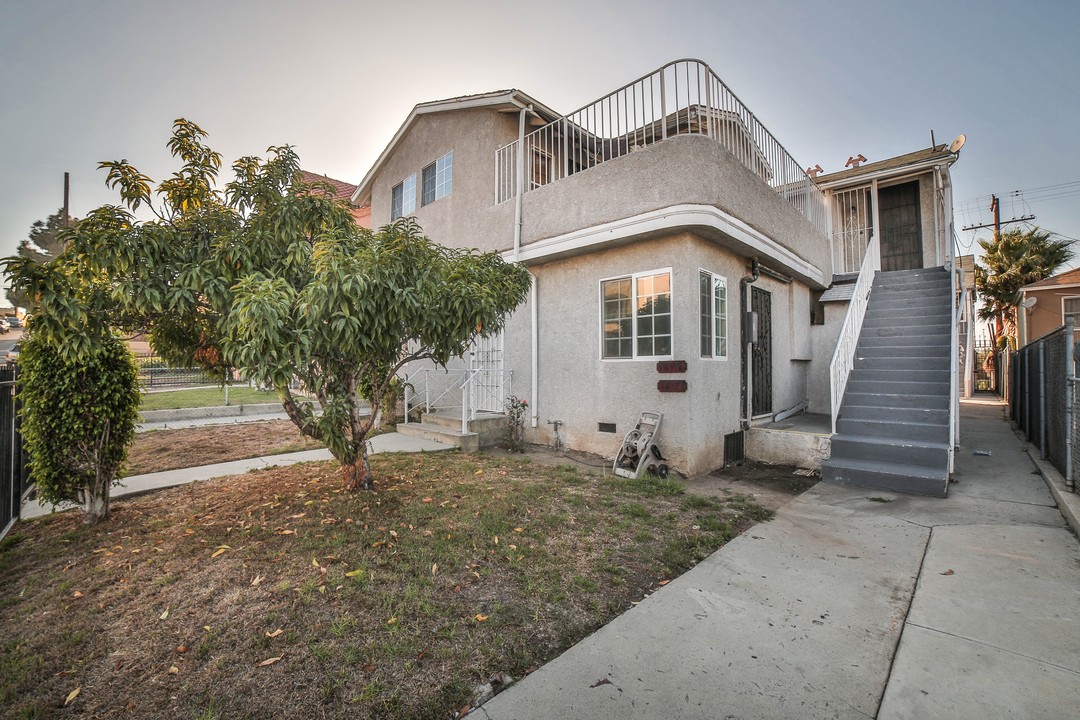 1817 S Highland Ave in Los Angeles, CA - Building Photo