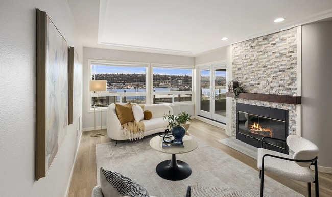 1768 Aurora Ave N, Unit 103 in Seattle, WA - Foto de edificio - Building Photo