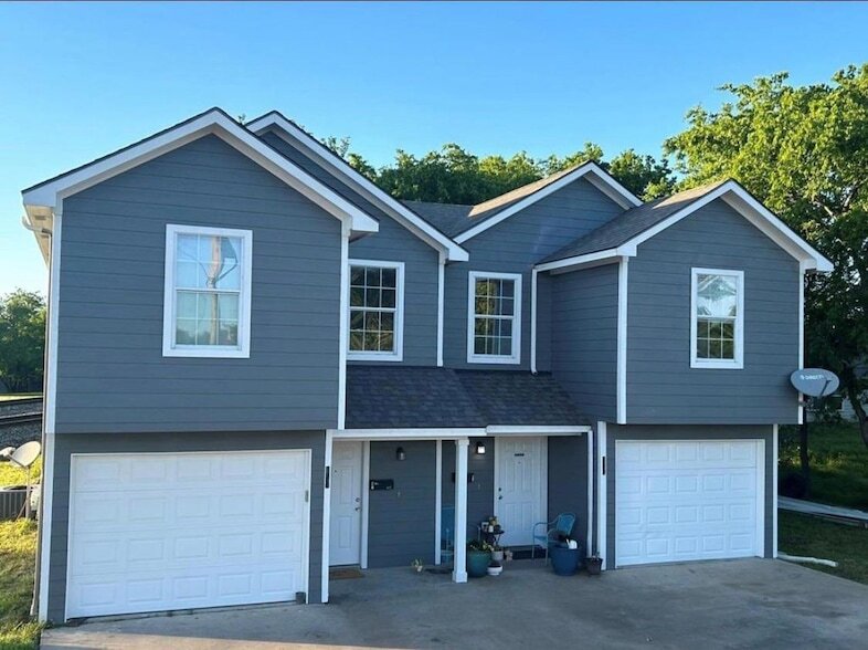 609 E College St, Unit 17305 in Sherman, TX - Building Photo