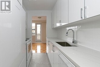 2 Grandstand Pl in Toronto, ON - Building Photo - Building Photo