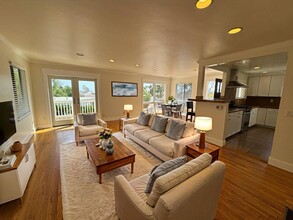 330 Y Pl in Laguna Beach, CA - Building Photo - Building Photo