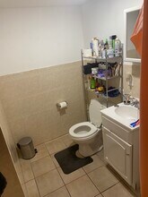 225 Travis Ave, Unit 1 in Elmont, NY - Foto de edificio - Building Photo