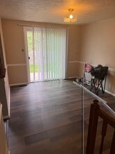 304 Sonnybrook Ct in Bethel Park, PA - Foto de edificio - Building Photo