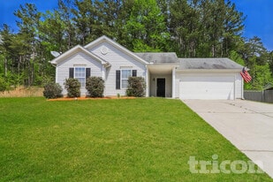 304 Johnny Ln in Dallas, GA - Building Photo